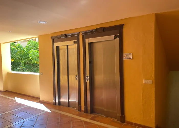 Santa Maria Village, Elviria,