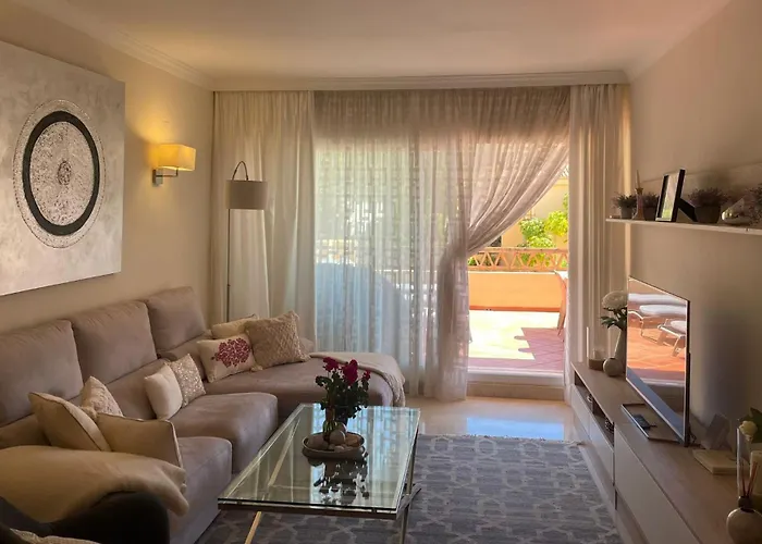 Santa Maria Village, Elviria, * Marbella