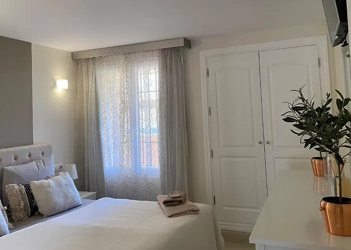 Santa Maria Village, Elviria, شقة