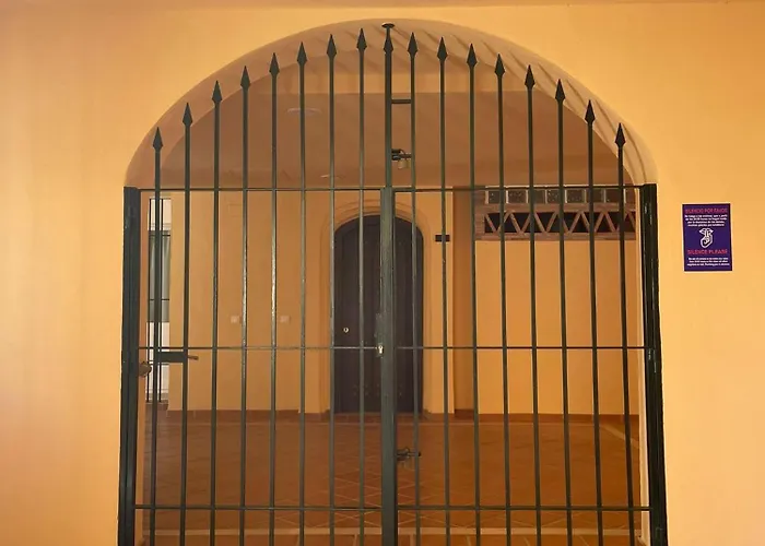 Santa Maria Village, Elviria, * Marbella