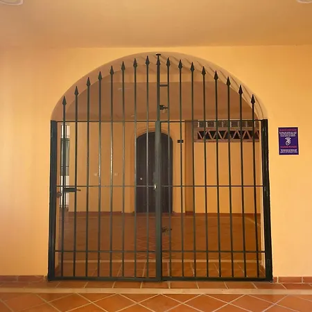 Santa Maria Village, Elviria, * מארבלה