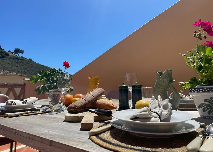 Santa Maria Village, Elviria, * Marbella